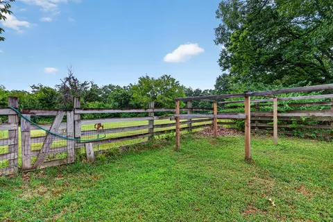 Exterior - 18133 S 1525 Rd, Nevada, MO 64772 photo 8 of 16