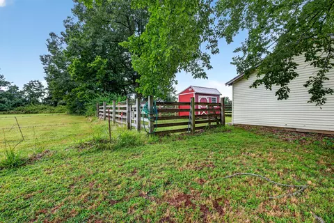 Exterior - 18133 S 1525 Rd, Nevada, MO 64772 photo 6 of 16