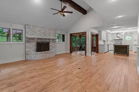 Living - 5715 S Kingston Rd, Springfield, MO 65804 photo 2 of 7