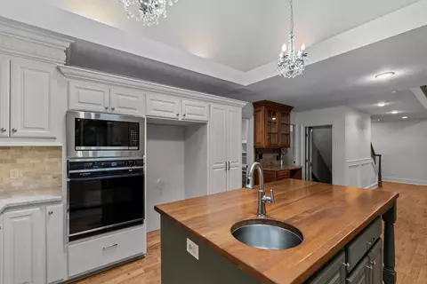 Kitchen - 5715 S Kingston Rd, Springfield, MO 65804 photo 4 of 5