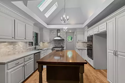 Kitchen - 5715 S Kingston Rd, Springfield, MO 65804 photo 1 of 5