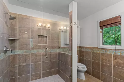 Bath - 5715 S Kingston Rd, Springfield, MO 65804 photo 5 of 7
