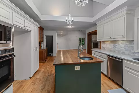 Kitchen - 5715 S Kingston Rd, Springfield, MO 65804 photo 2 of 5