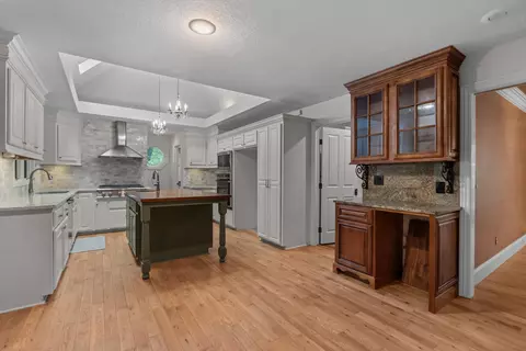 Kitchen - 5715 S Kingston Rd, Springfield, MO 65804 photo 5 of 5