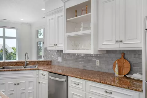 Kitchen - 5261 S Applecross Way, Springfield, MO 65809 photo 6 of 8