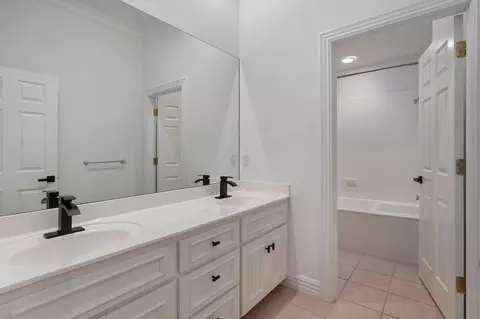Bath - 5261 S Applecross Way, Springfield, MO 65809 photo 10 of 13
