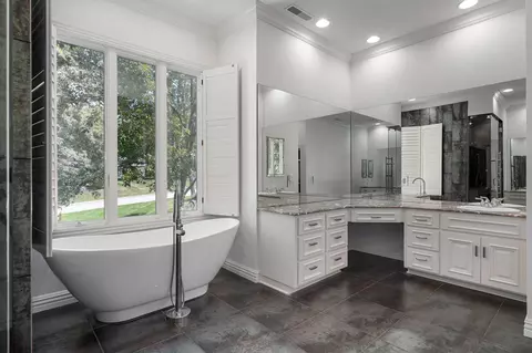 Bath - 5261 S Applecross Way, Springfield, MO 65809 photo 2 of 13