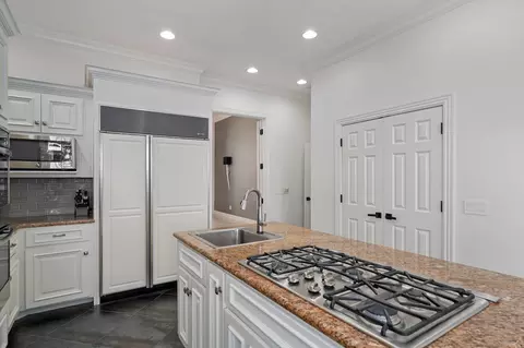 Kitchen - 5261 S Applecross Way, Springfield, MO 65809 photo 4 of 8