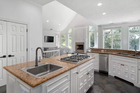 Kitchen - 5261 S Applecross Way, Springfield, MO 65809 photo 5 of 8