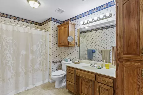 Bath - 3140 E Mimosa #D, Springfield, MO 65804 photo 3 of 3