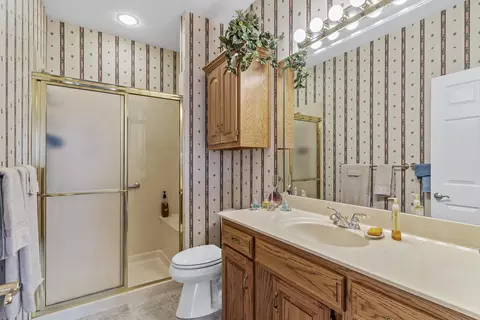 Bath - 3140 E Mimosa #D, Springfield, MO 65804 photo 2 of 3