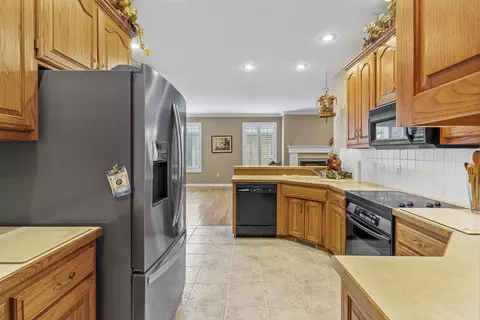 Kitchen - 3140 E Mimosa #D, Springfield, MO 65804 photo 4 of 5