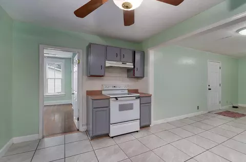 Entry Way - 2116 N Campbell Ave, Springfield, MO 65803 photo 2 of 2
