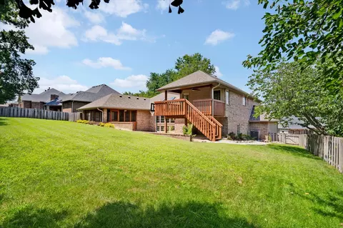 Exterior - 986 W Sycamore St, Springfield, MO 65810 photo 10 of 12