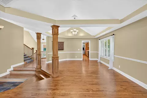 Living - 986 W Sycamore St, Springfield, MO 65810 photo 2 of 8