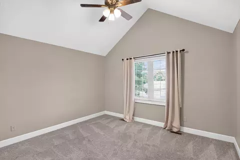 Bedroom - 986 W Sycamore St, Springfield, MO 65810 photo 3 of 9