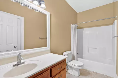 Bath - 986 W Sycamore St, Springfield, MO 65810 photo 4 of 4