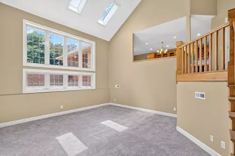 Living - 986 W Sycamore St, Springfield, MO 65810 photo 7 of 8