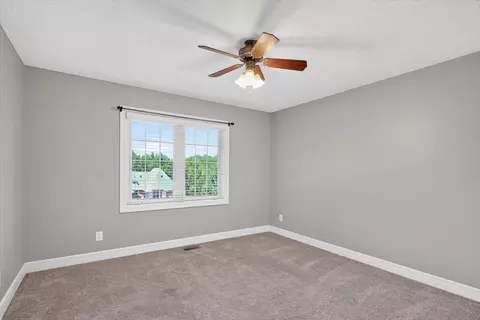 Bedroom - 986 W Sycamore St, Springfield, MO 65810 photo 5 of 9
