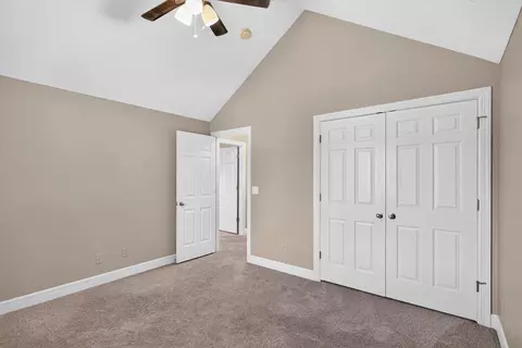 Bedroom - 986 W Sycamore St, Springfield, MO 65810 photo 4 of 9