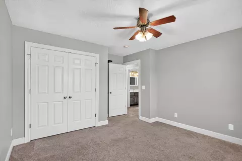Bedroom - 986 W Sycamore St, Springfield, MO 65810 photo 6 of 9