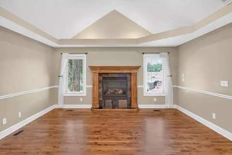 Living - 986 W Sycamore St, Springfield, MO 65810 photo 1 of 8
