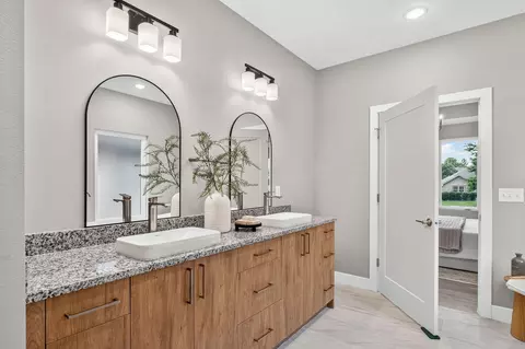 Bath - 5048 E Swale Ct, Springfield, MO 65802 photo 1 of 6