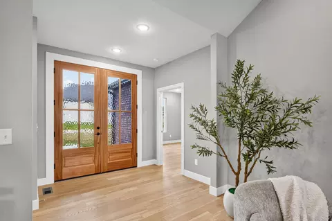 Entry Way - 5048 E Swale Ct, Springfield, MO 65802 photo 1 of 5