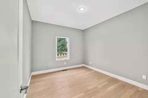Bedroom - 5048 E Swale Ct, Springfield, MO 65802 photo 6 of 10