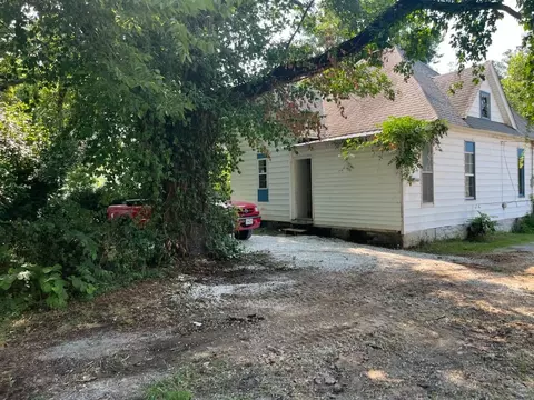 Exterior - 521 W Harrison St, Springfield, MO 65806 photo 9 of 10