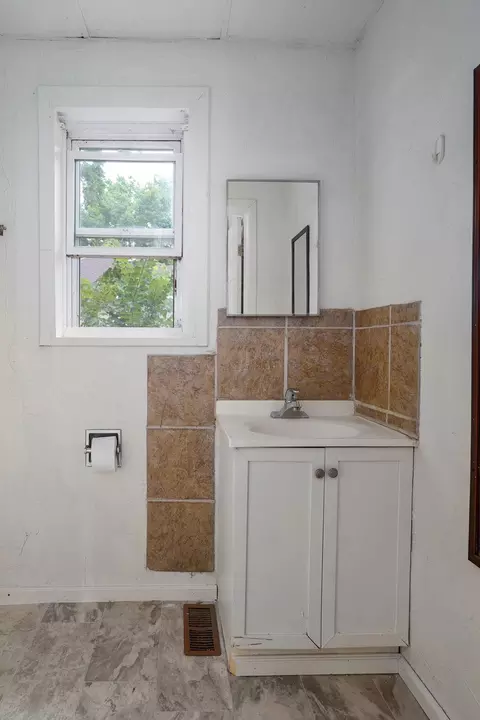 Bath - 521 W Harrison St, Springfield, MO 65806 photo 1 of 2