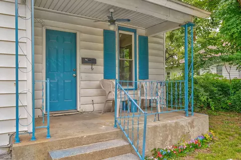 Exterior - 521 W Harrison St, Springfield, MO 65806 photo 3 of 10