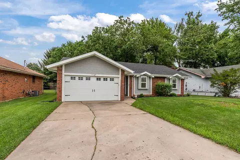 Exterior - 1147 E Cambridge St, Springfield, MO 65807 photo 3 of 10