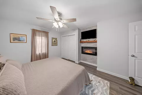 Bedroom - 1147 E Cambridge St, Springfield, MO 65807 photo 3 of 5