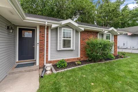 Exterior - 1147 E Cambridge St, Springfield, MO 65807 photo 4 of 10