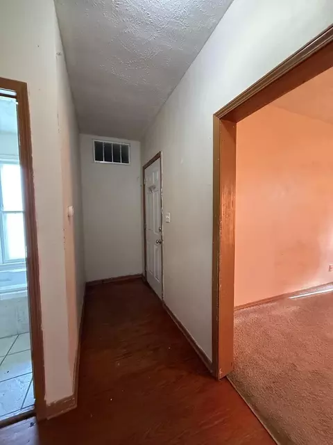 Entry Way - 2336 N Ramsey Ave, Springfield, MO 65803 photo 2 of 3