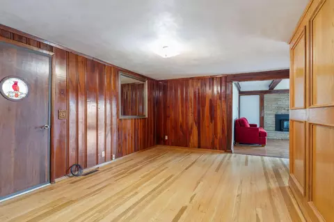 Living - 711 S 6th St, Branson, MO 65616 photo 4 of 5