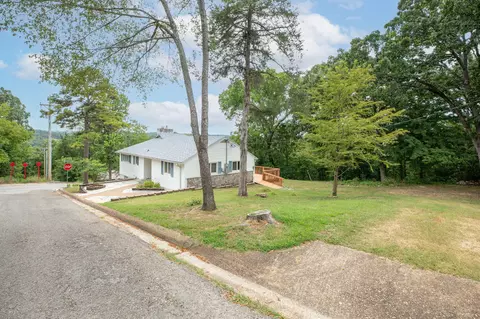 Exterior - 711 S 6th St, Branson, MO 65616 photo 3 of 8