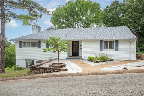 Exterior - 711 S 6th St, Branson, MO 65616 photo 2 of 8