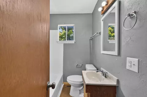 Bath - 1910 W Scott St, Springfield, MO 65802 photo 1 of 2