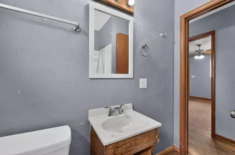 Bath - 1910 W Scott St, Springfield, MO 65802 photo 2 of 2