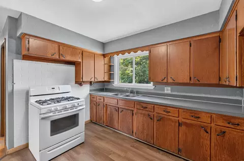 Kitchen - 1910 W Scott St, Springfield, MO 65802 photo 2 of 5
