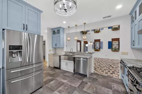 Kitchen - 4418 E Kanata Ct, Springfield, MO 65802 photo 3 of 4