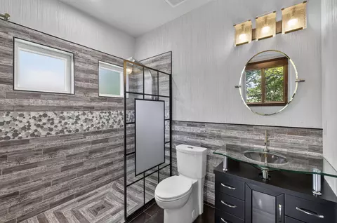Bath - 4418 E Kanata Ct, Springfield, MO 65802 photo 6 of 10