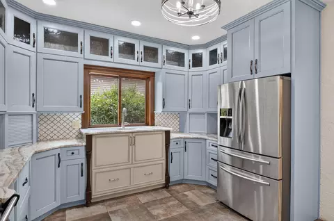 Kitchen - 4418 E Kanata Ct, Springfield, MO 65802 photo 4 of 4
