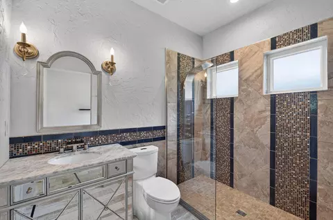 Bath - 4418 E Kanata Ct, Springfield, MO 65802 photo 4 of 10