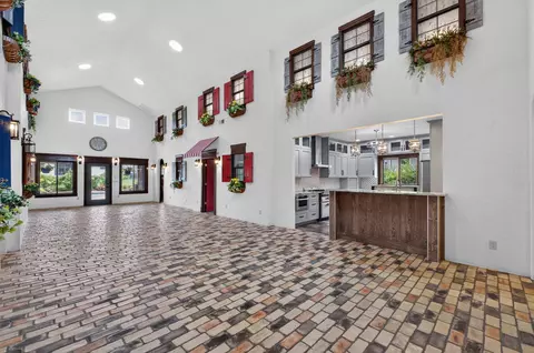 Entry Way - 4418 E Kanata Ct, Springfield, MO 65802 photo 1 of 4