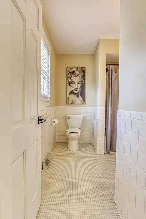Bath - 2516 S Rogers Ave, Springfield, MO 65804 photo 3 of 3