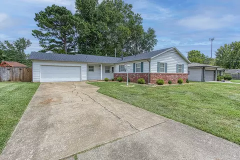 Exterior - 2516 S Rogers Ave, Springfield, MO 65804 photo 2 of 4