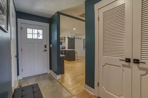 Entry Way - 2516 S Rogers Ave, Springfield, MO 65804 photo 1 of 3